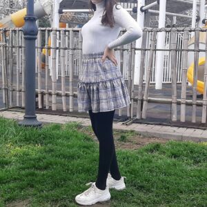 Юбка в клетку короткая с водолазкой.